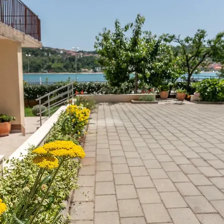 Apartments Flora Trogir Exterior photo