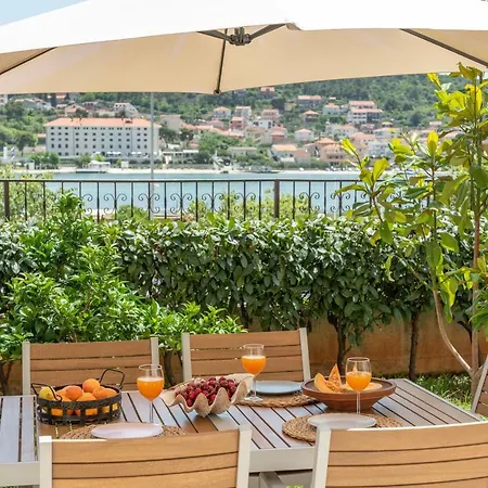 Apartments Flora Trogir Exterior photo