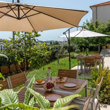 Apartments Flora Trogir Exterior photo