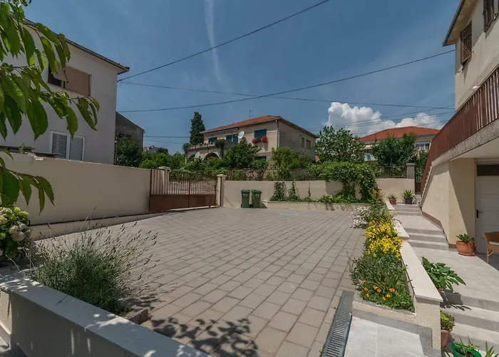 Apartments Flora Trogir