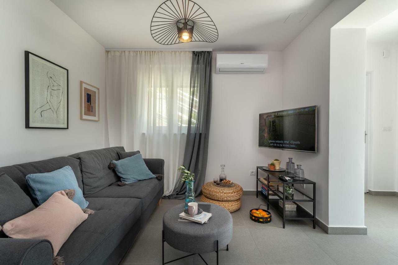Flora Apartment *