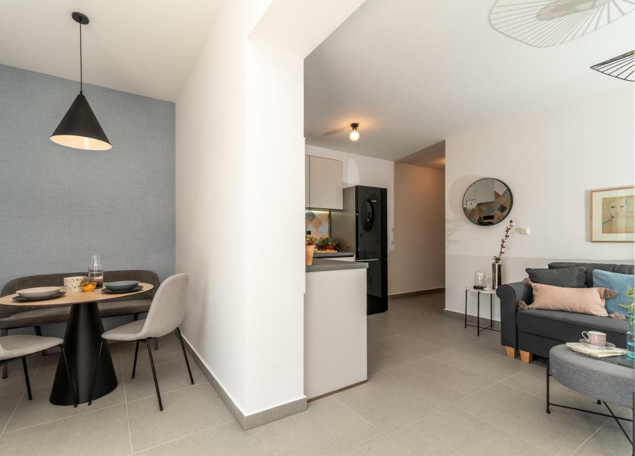 Flora Apartment